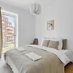 Spacious Waterfront Apartment With Marina And Sea View