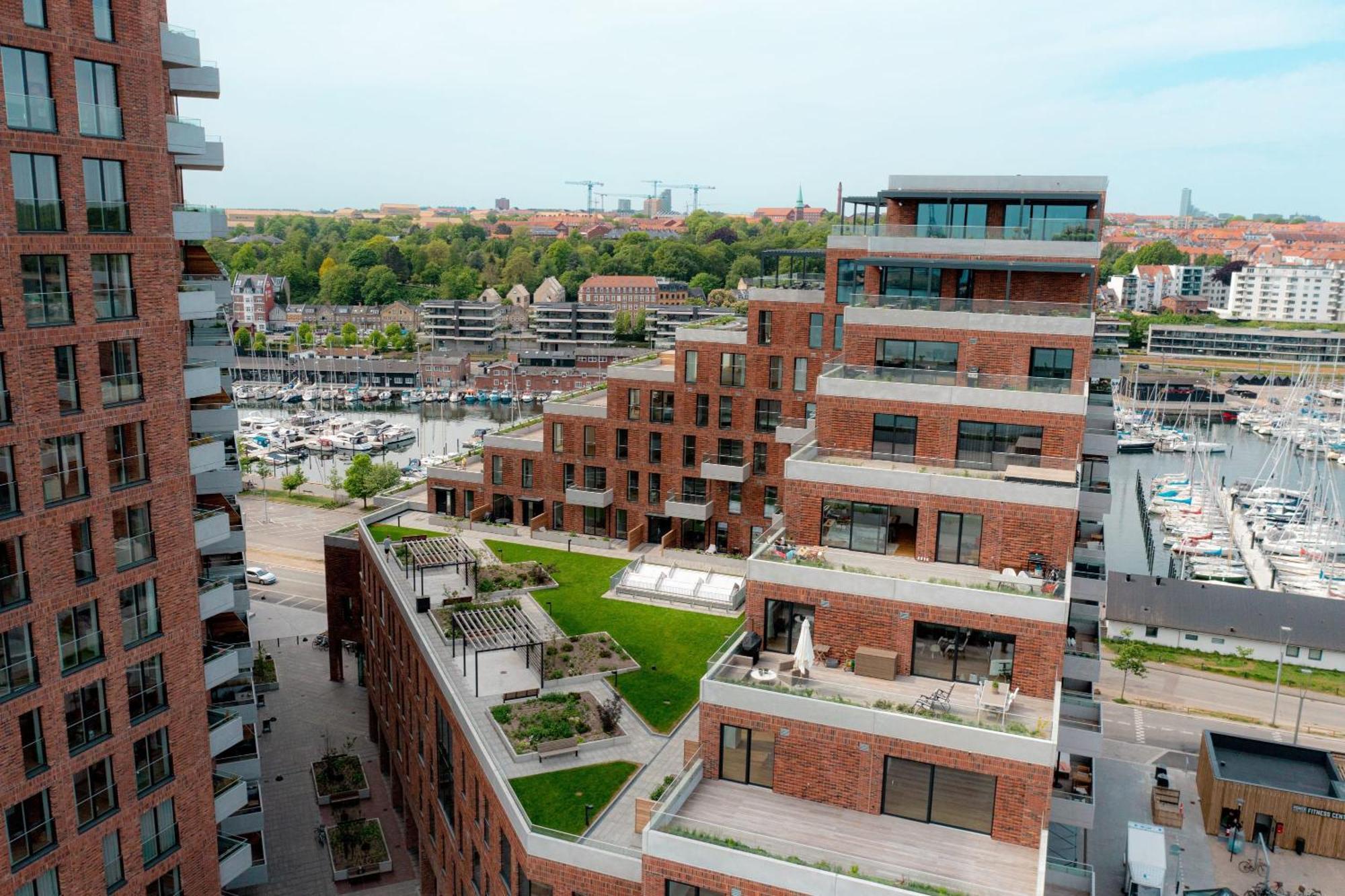 Spacious Waterfront With Marina And Sea View Apartment Aarhus