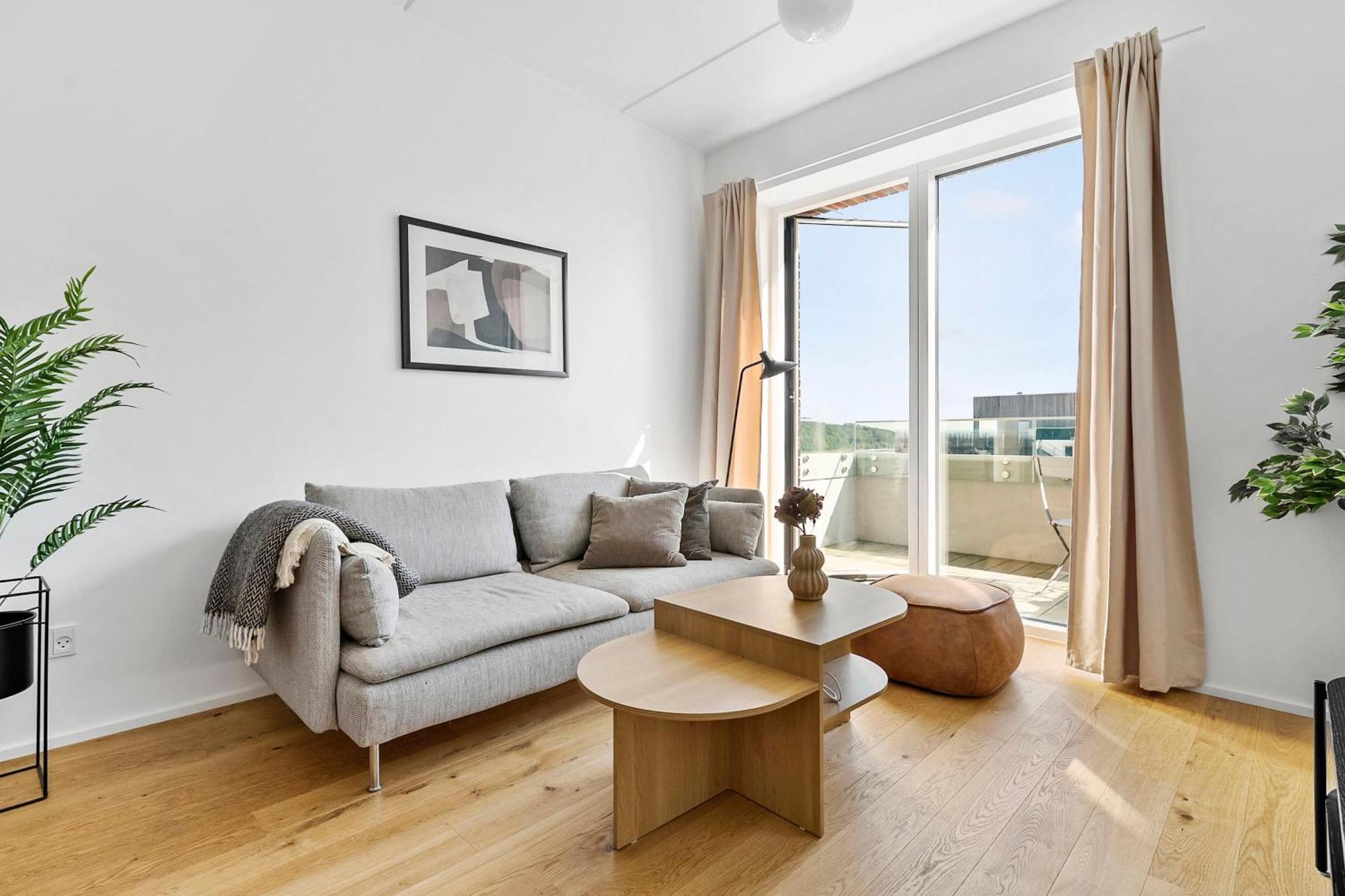 Spacious Waterfront With Marina And Sea View *